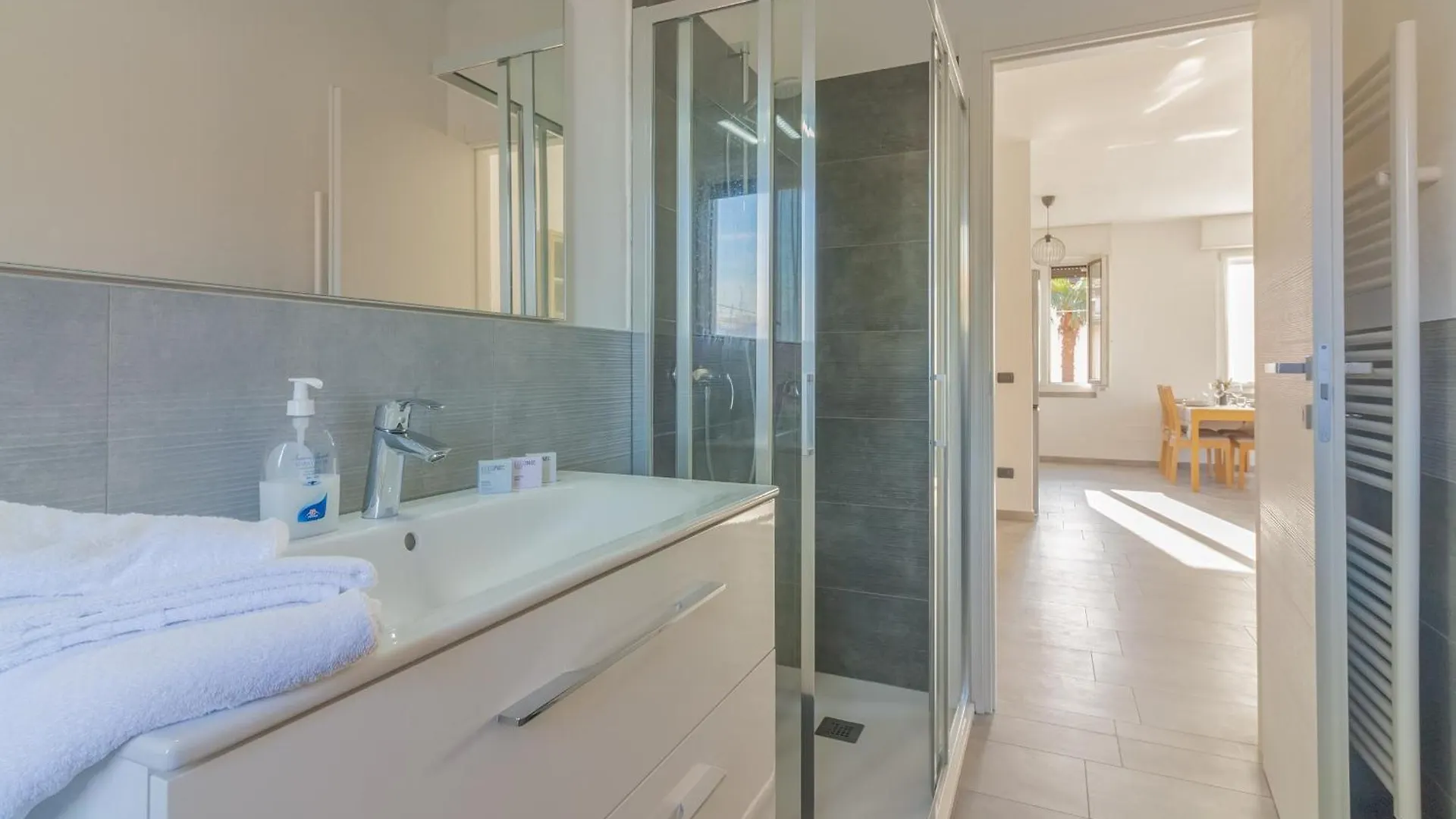 Sweet Caroline Apartment Lierna 0*,