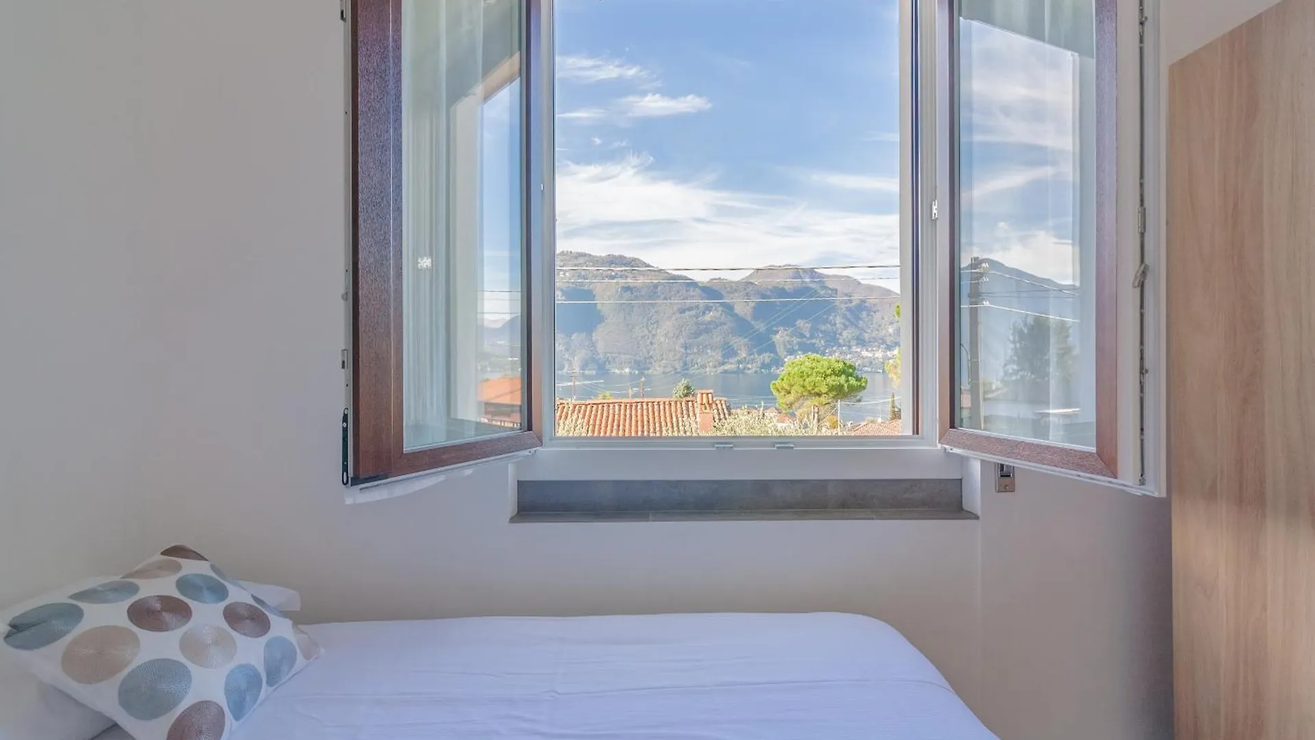 Sweet Caroline Apartment Lierna